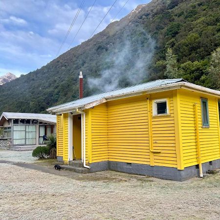 شقة Basic, Super 'Cosy' Cabin In The Middle Of National Park And Mountains Otira المظهر الخارجي الصورة