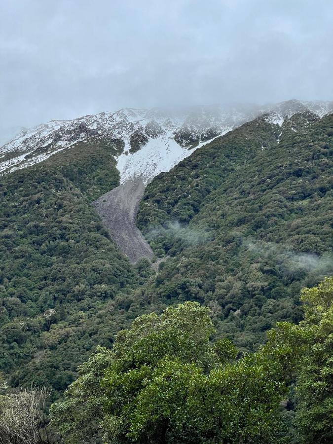 شقة Basic, Super 'Cosy' Cabin In The Middle Of National Park And Mountains Otira المظهر الخارجي الصورة