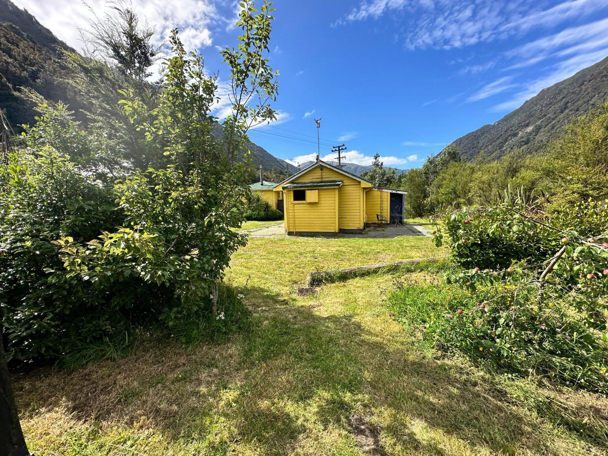 شقة Basic, Super 'Cosy' Cabin In The Middle Of National Park And Mountains Otira المظهر الخارجي الصورة